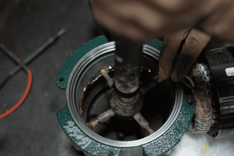 Oil vs Air – Why It Matters for our Motors image